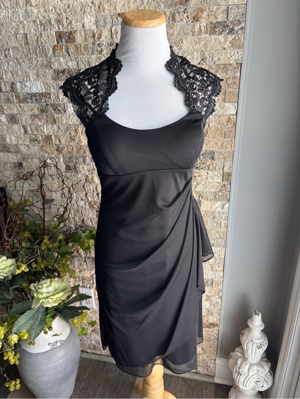 Xscape Black Lace-Shoulder Midi Dress - Picture 2 of 10